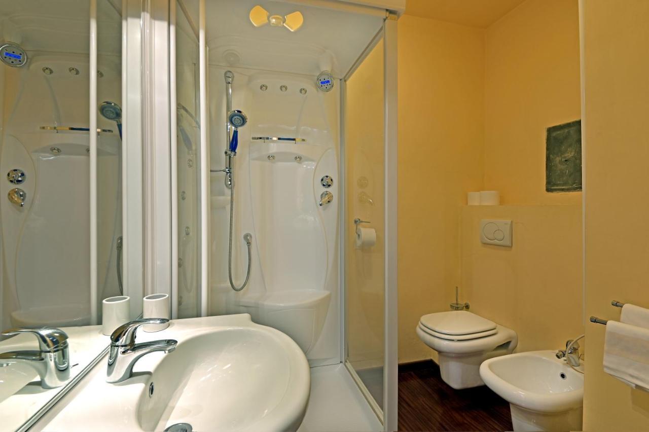 Camere Al Veliero Gardone Riviera Luaran gambar